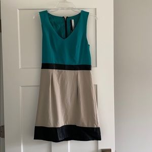 Kensie green and tan casual dress